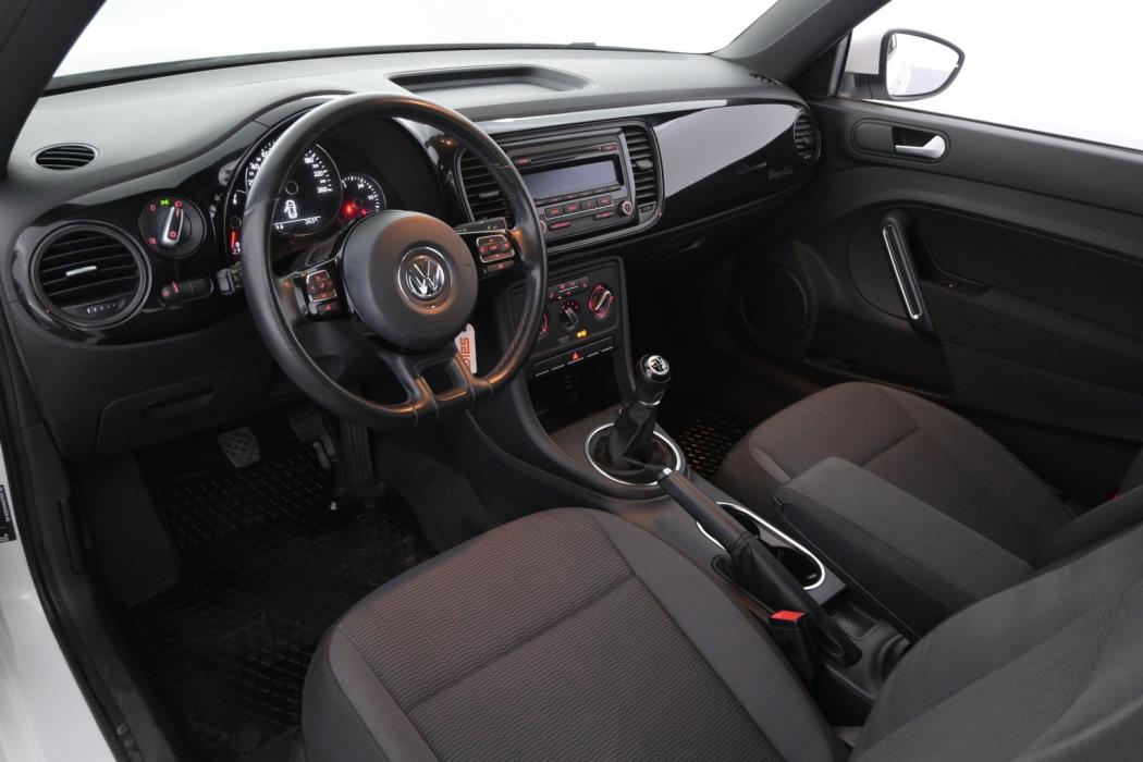 VOLKSWAGEN Beetle 2012