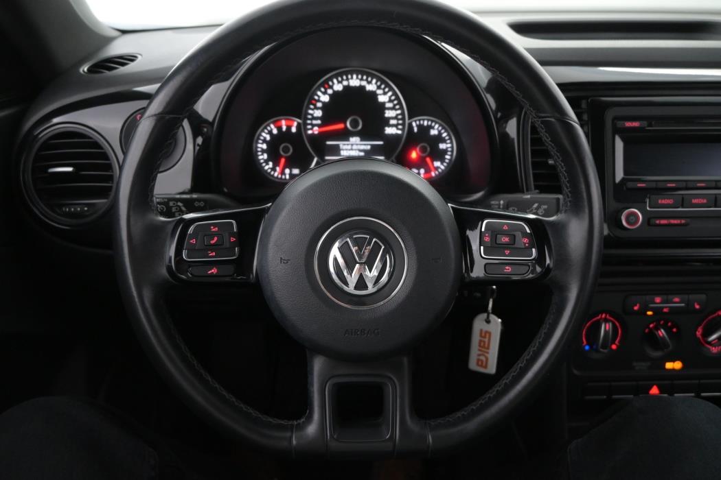 VOLKSWAGEN Beetle 2012