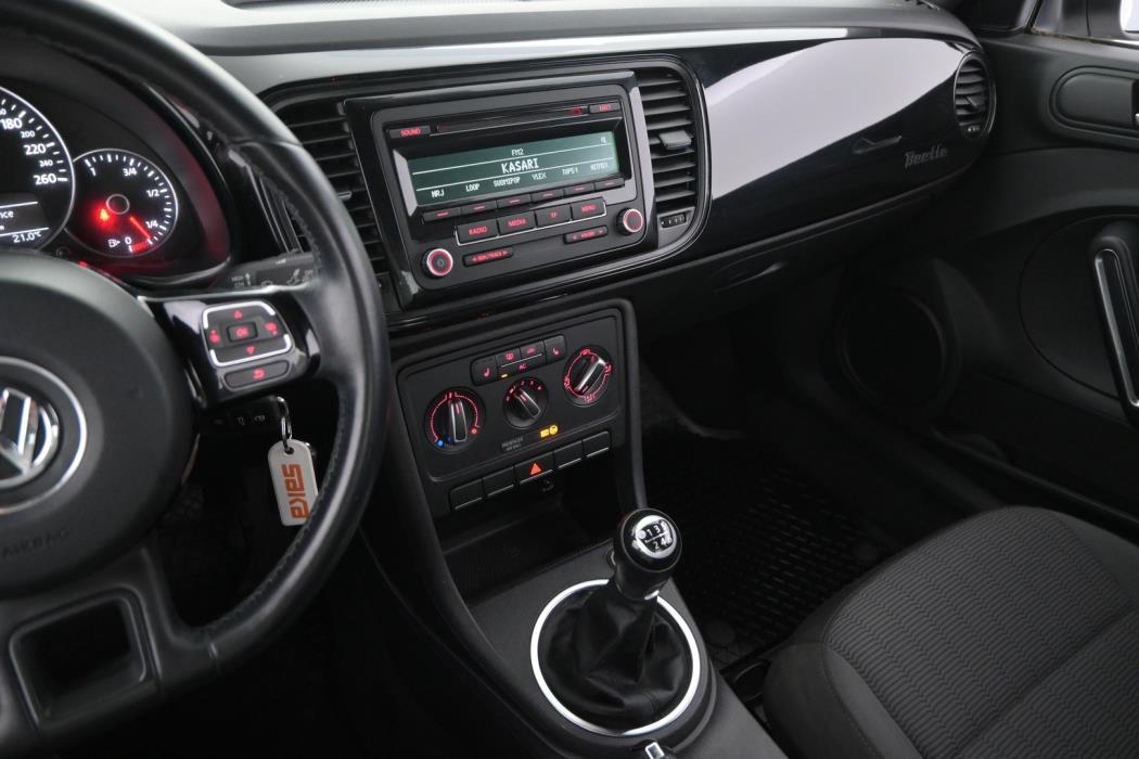 VOLKSWAGEN Beetle 2012
