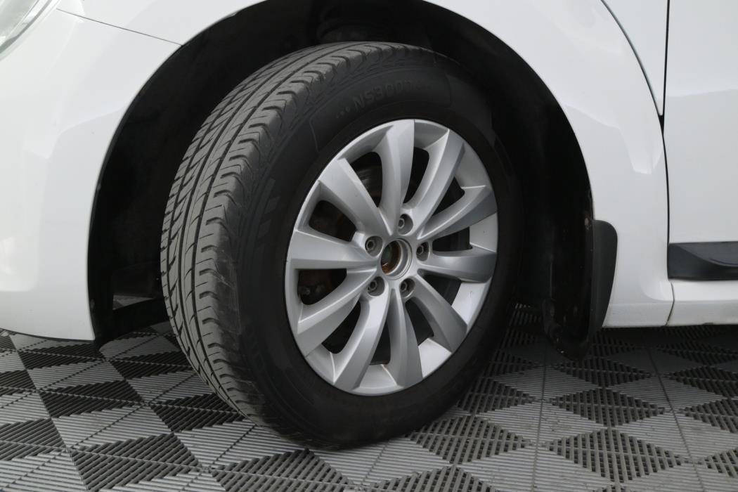VOLKSWAGEN Beetle 2012