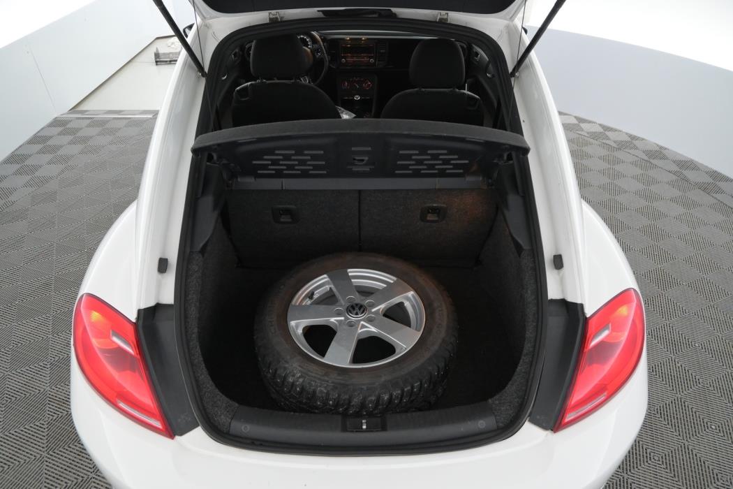 VOLKSWAGEN Beetle 2012