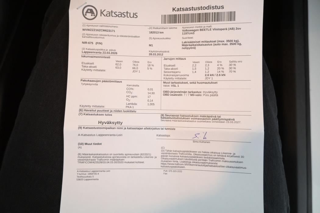 VOLKSWAGEN Beetle 2012