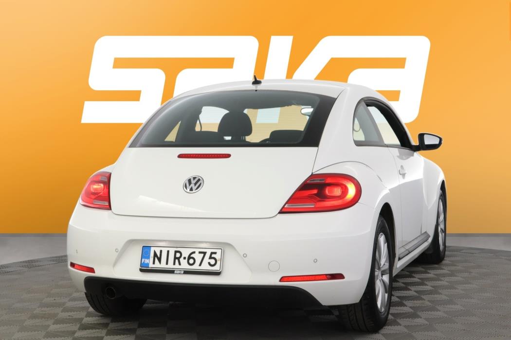 VOLKSWAGEN Beetle 2012