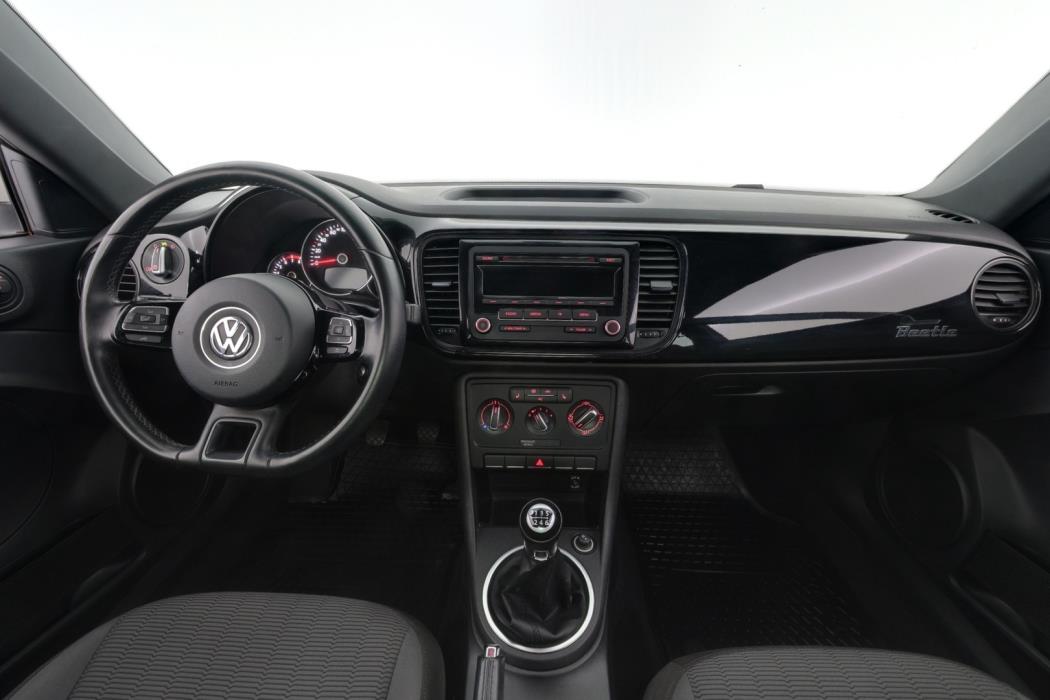 VOLKSWAGEN Beetle 2012