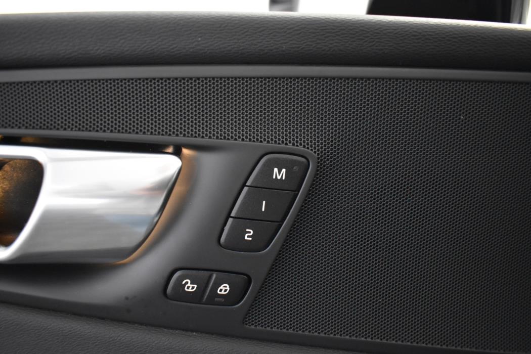 VOLVO XC60 2020