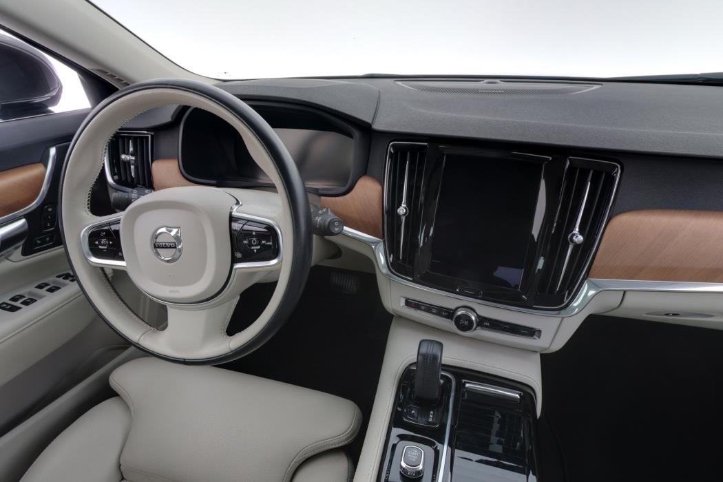 VOLVO V90 2021