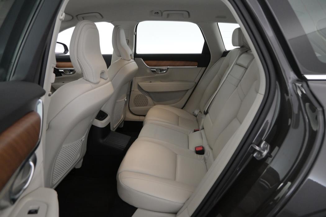 VOLVO V90 2021