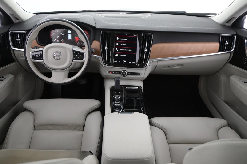 VOLVO V90 2021