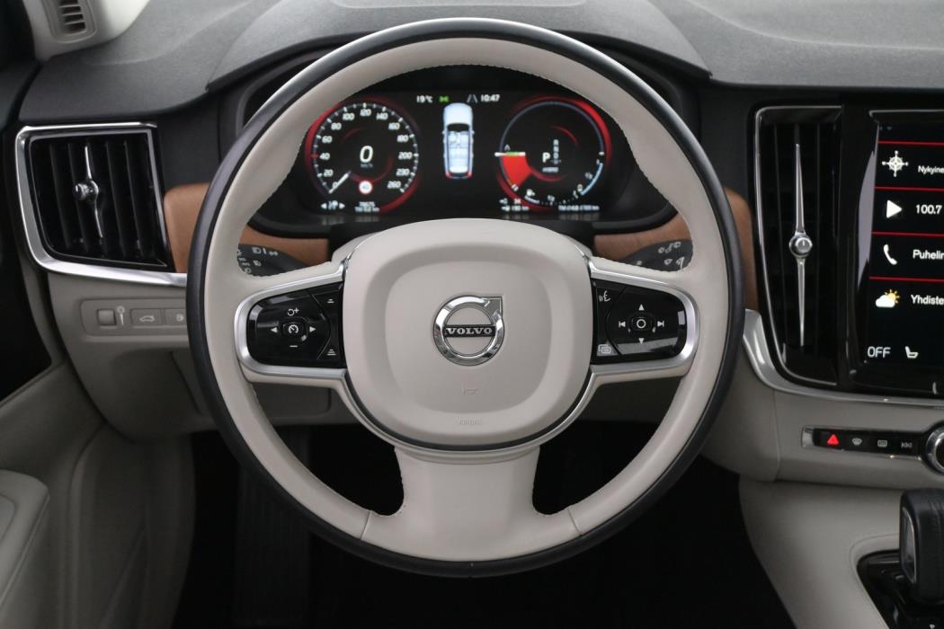 VOLVO V90 2021