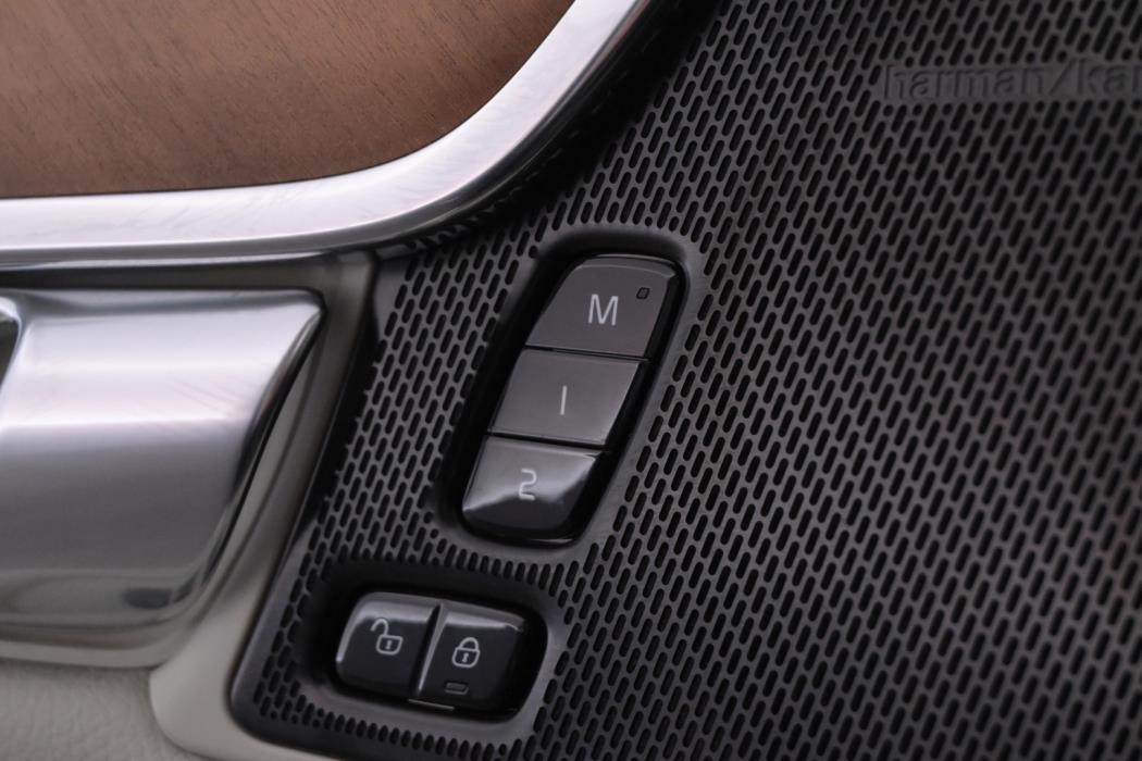 VOLVO V90 2021