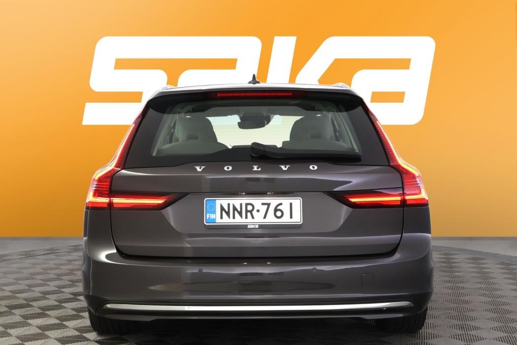 VOLVO V90 2021