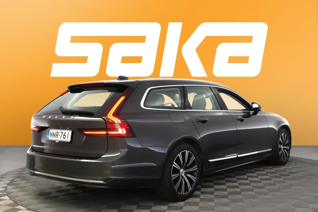 VOLVO V90 2021