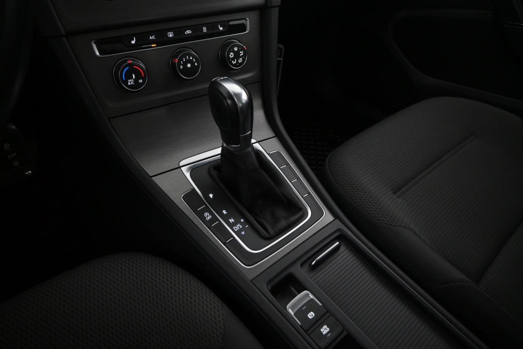 VOLKSWAGEN Golf 2013