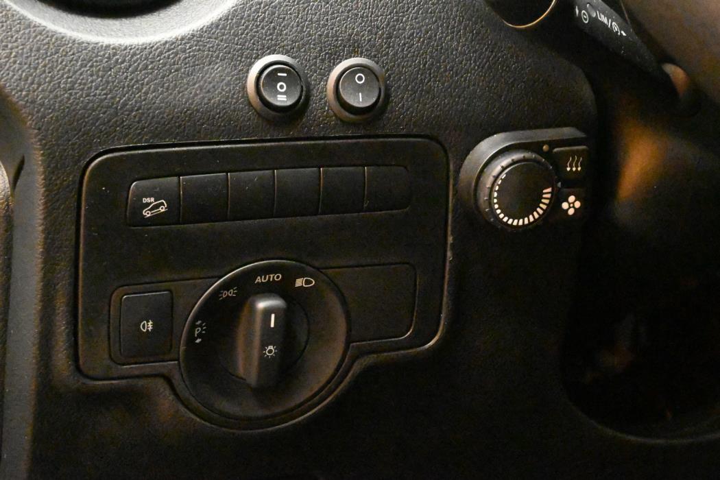 MERCEDES-BENZ Vito 2023