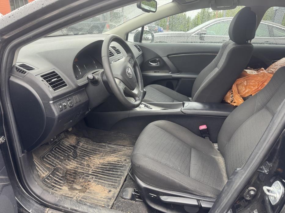 TOYOTA Avensis 2010