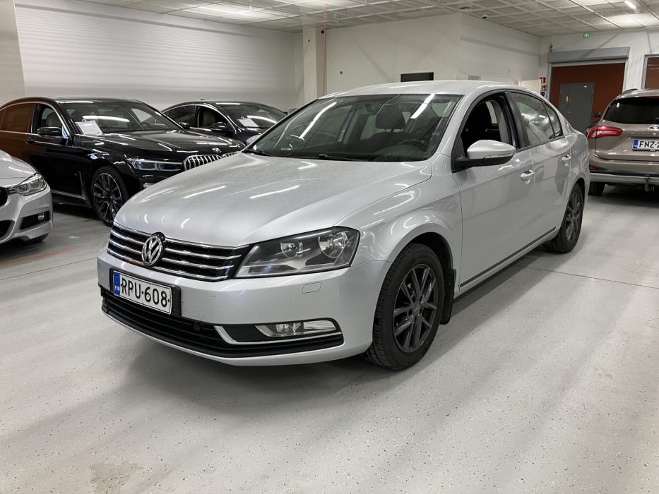 VOLKSWAGEN Passat 2012
