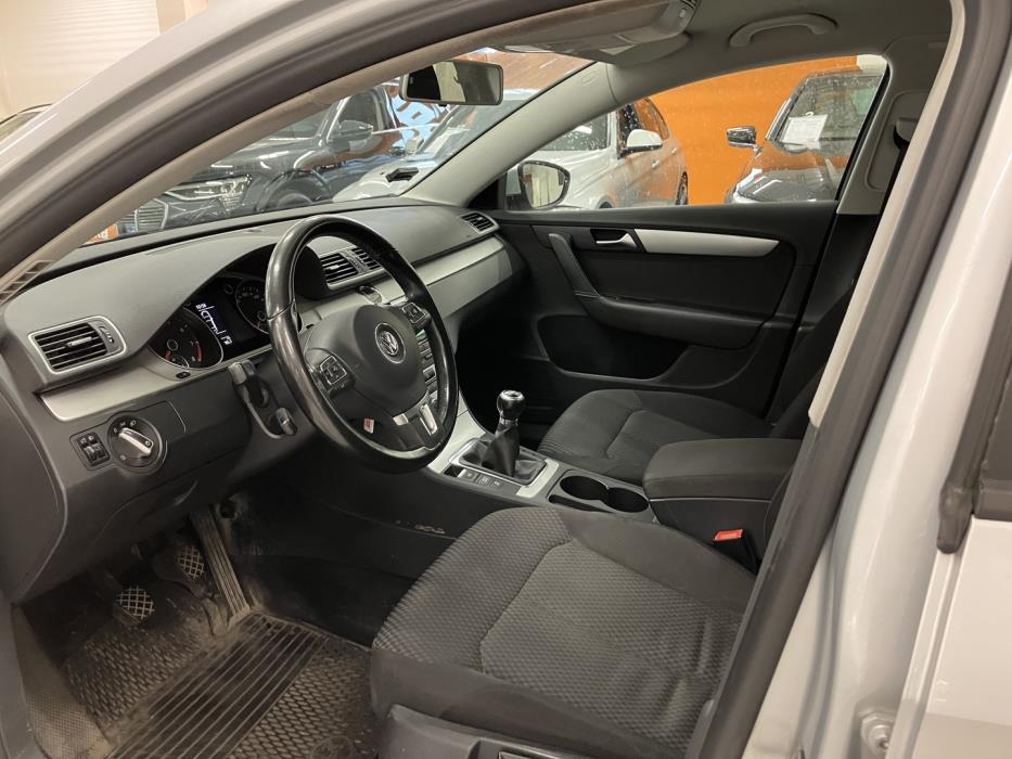 VOLKSWAGEN Passat 2012