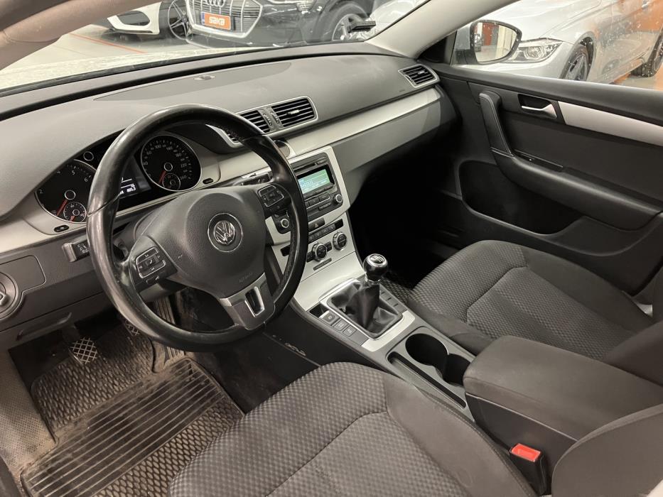 VOLKSWAGEN Passat 2012