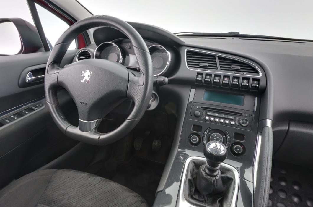 PEUGEOT 3008 2013