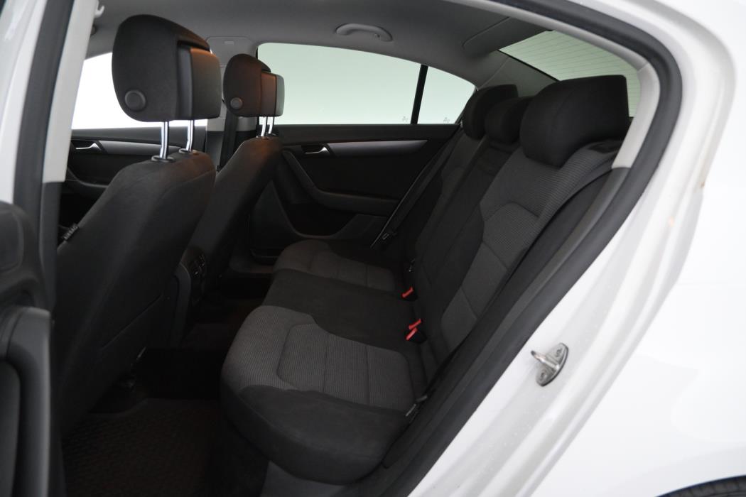 VOLKSWAGEN Passat 2014