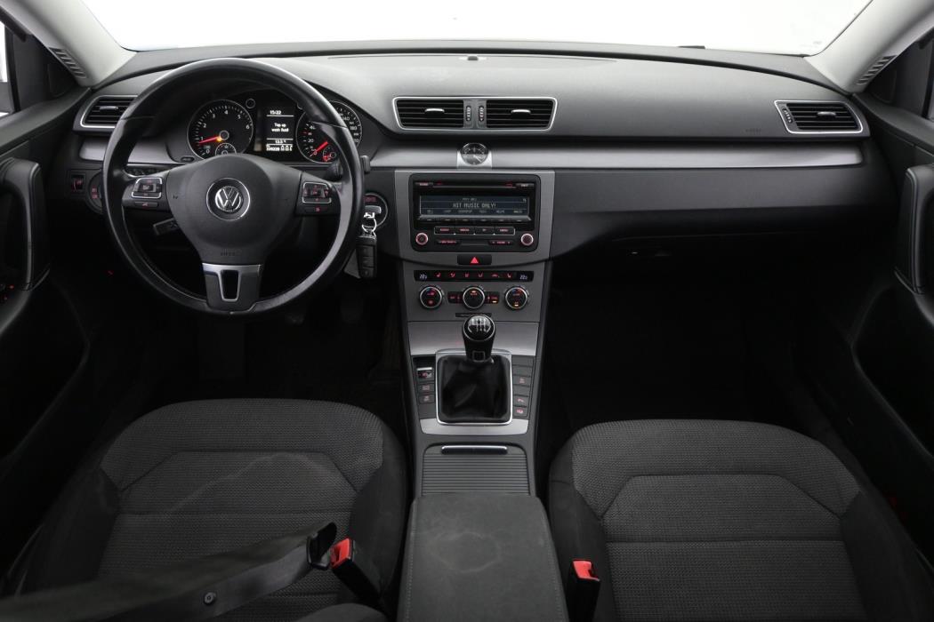 VOLKSWAGEN Passat 2014