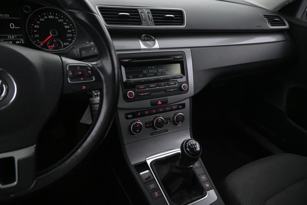 VOLKSWAGEN Passat 2014