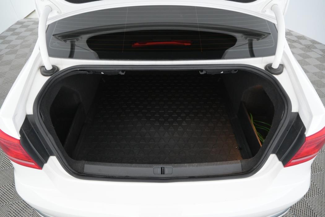VOLKSWAGEN Passat 2014