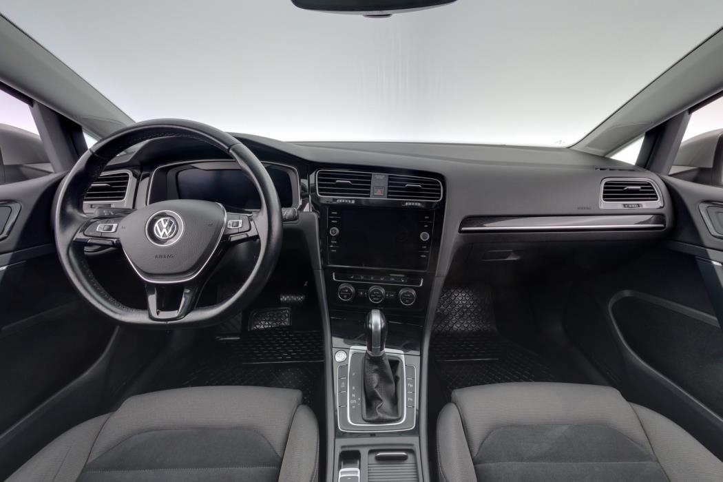 VOLKSWAGEN Golf 2018