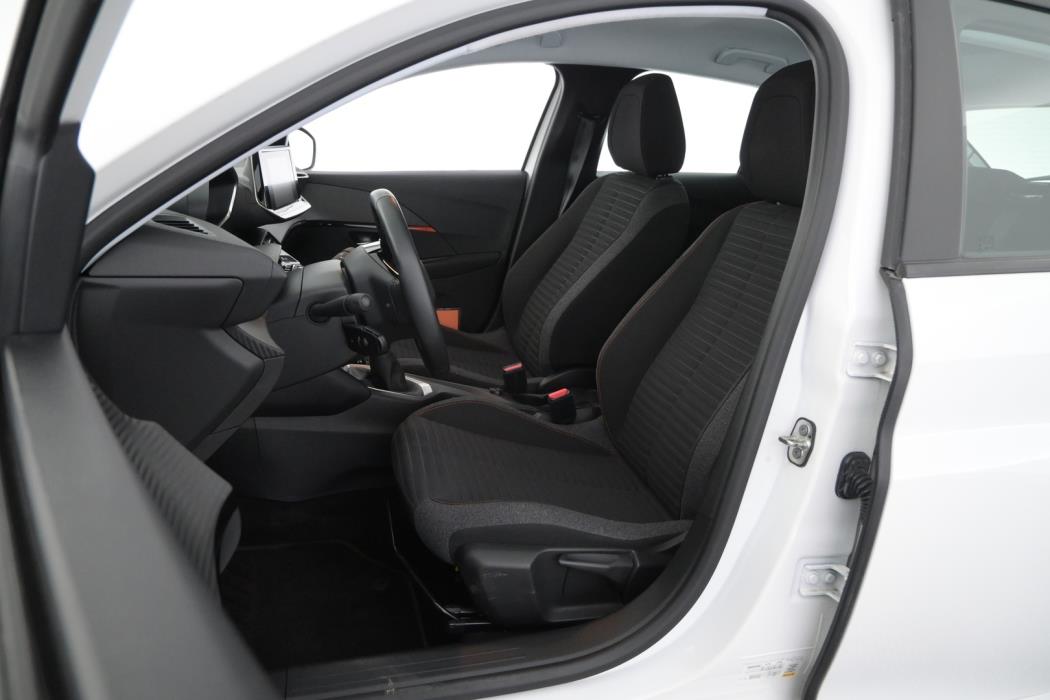 PEUGEOT 208 2021