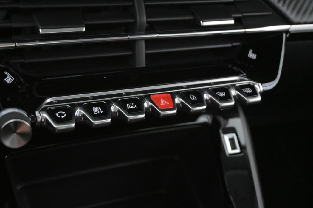 PEUGEOT 208 2021