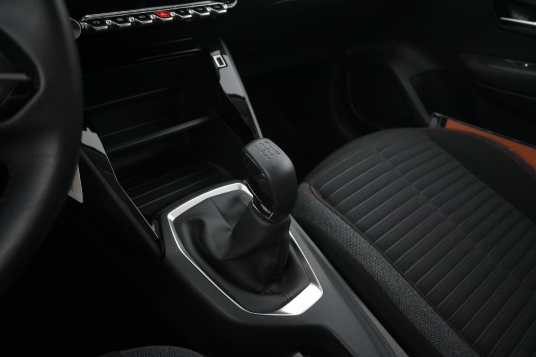PEUGEOT 208 2021