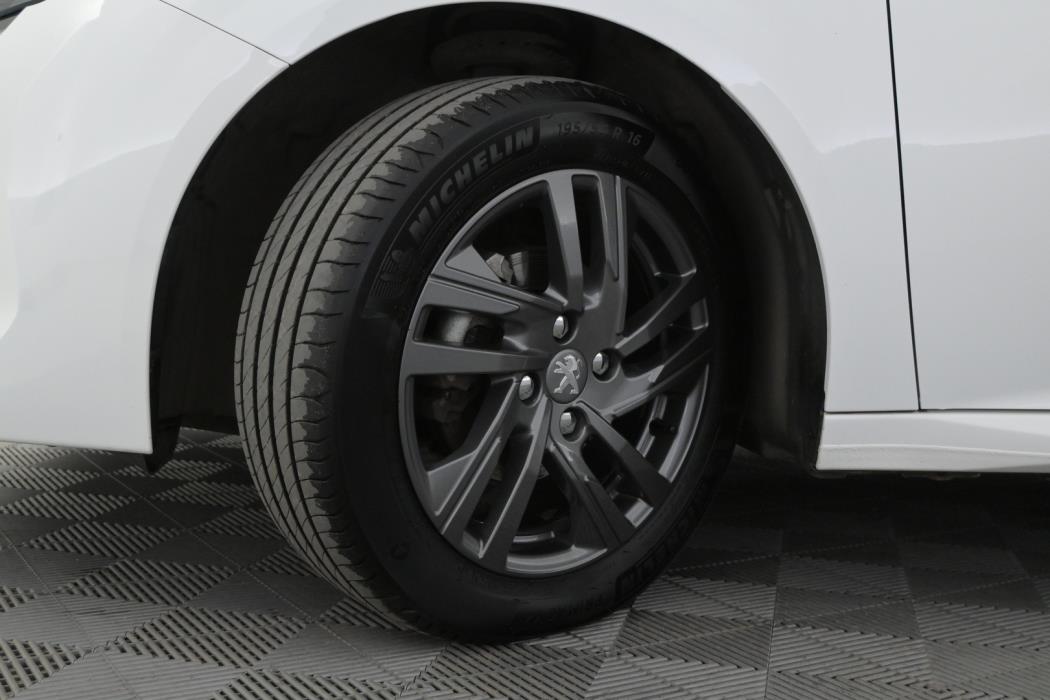 PEUGEOT 208 2021