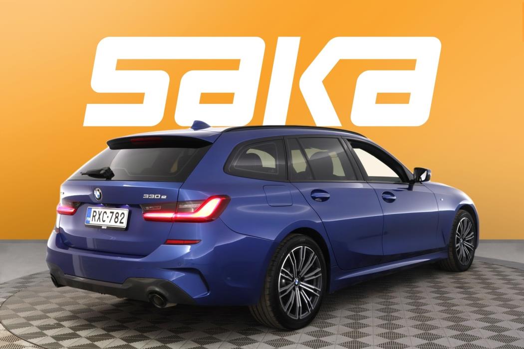 BMW 330 2021