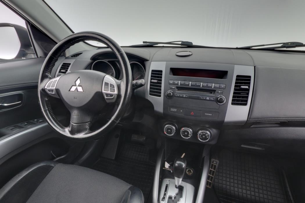 MITSUBISHI Outlander 2011