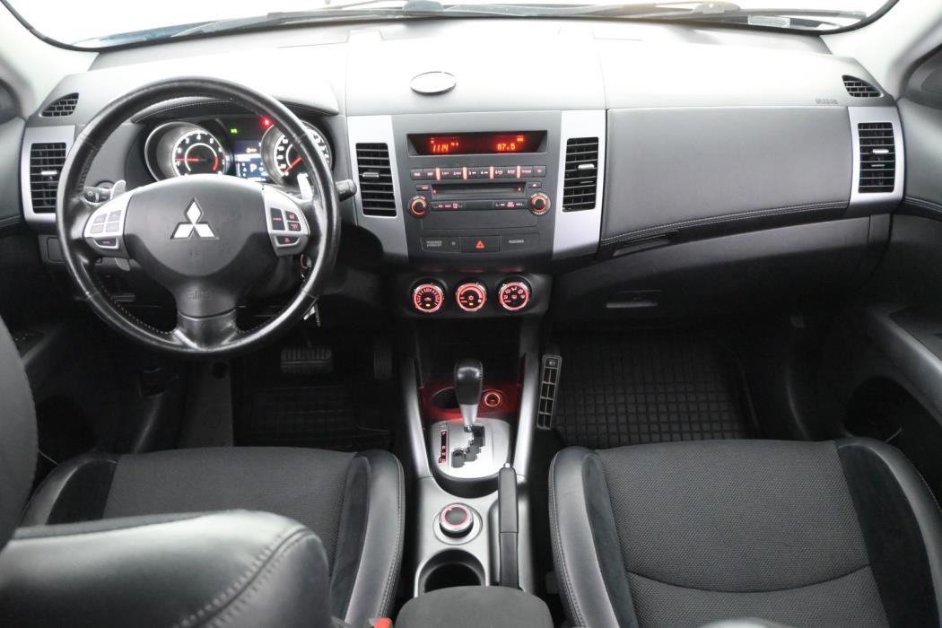 MITSUBISHI Outlander 2011