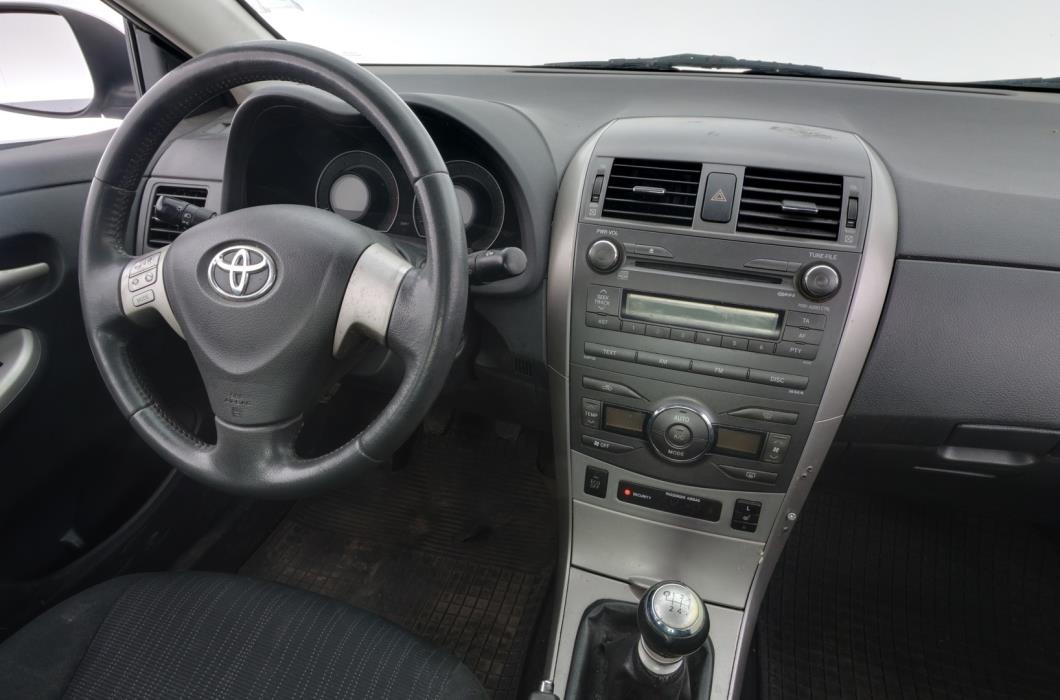 TOYOTA Corolla 2010