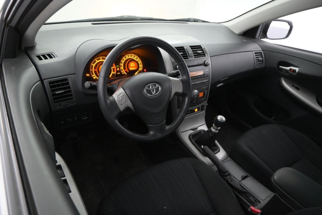 TOYOTA Corolla 2010