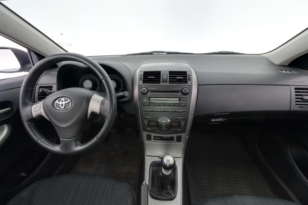 TOYOTA Corolla 2010