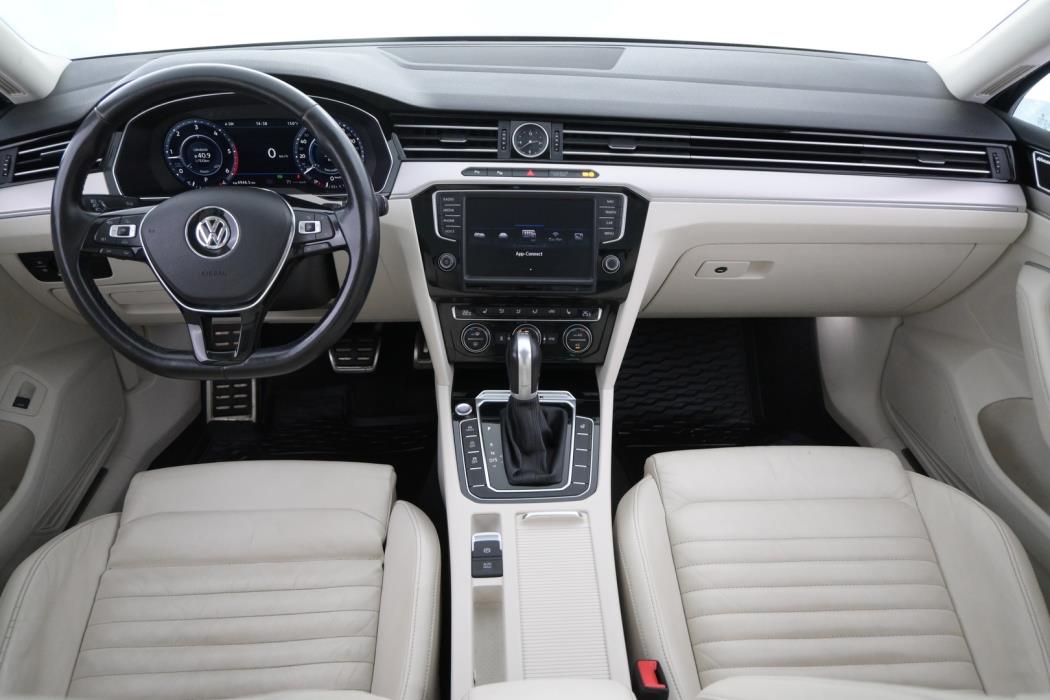 VOLKSWAGEN Passat 2017