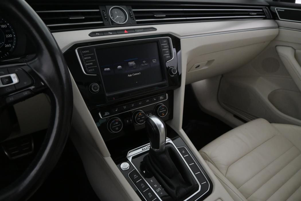 VOLKSWAGEN Passat 2017
