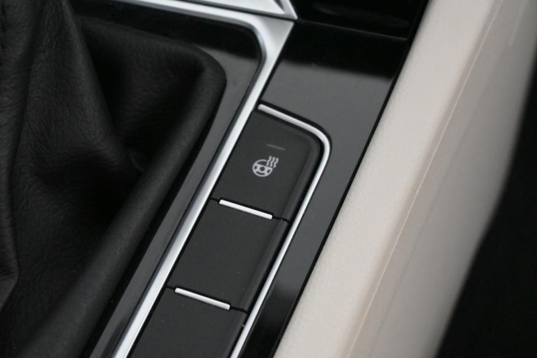 VOLKSWAGEN Passat 2017