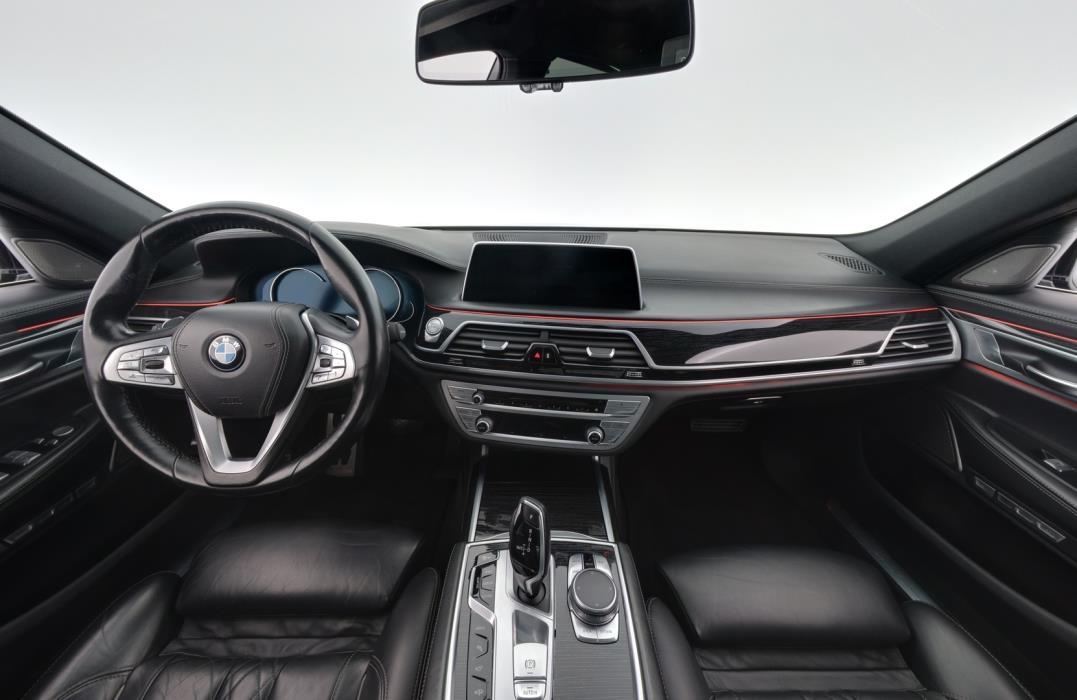 BMW 740 2017