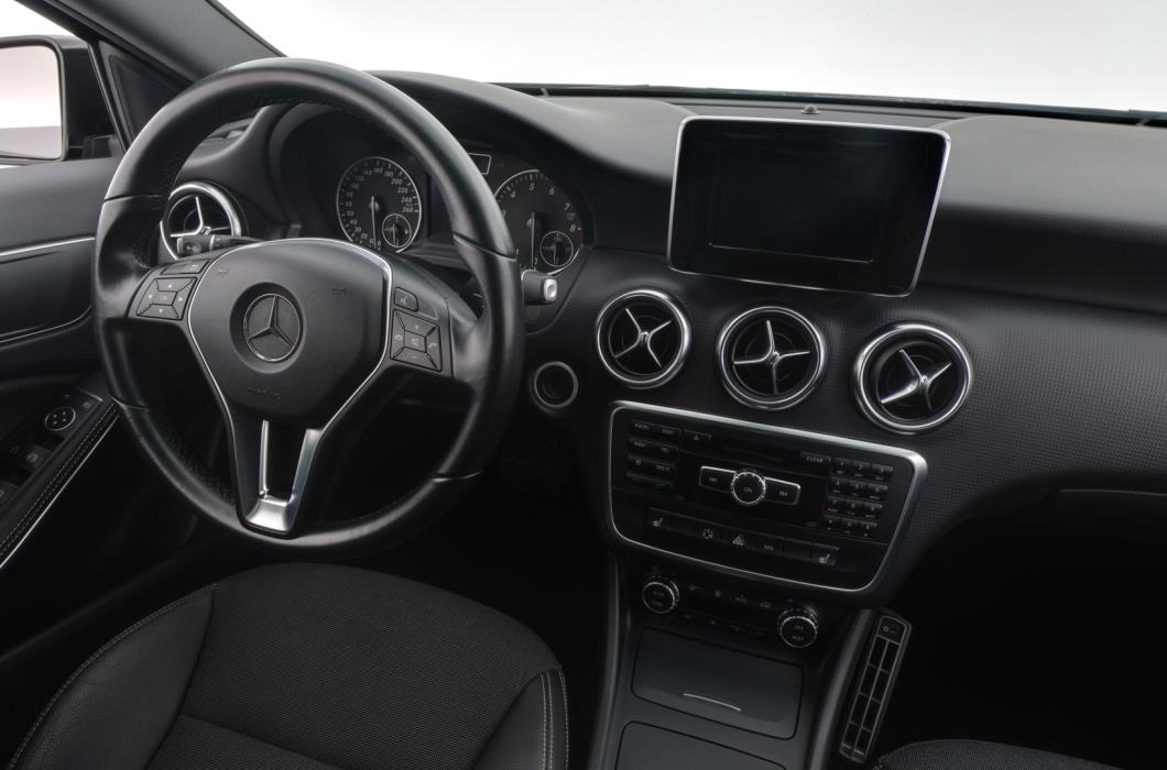MERCEDES-BENZ A 2015