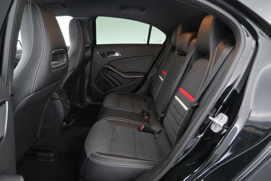 MERCEDES-BENZ A 2015