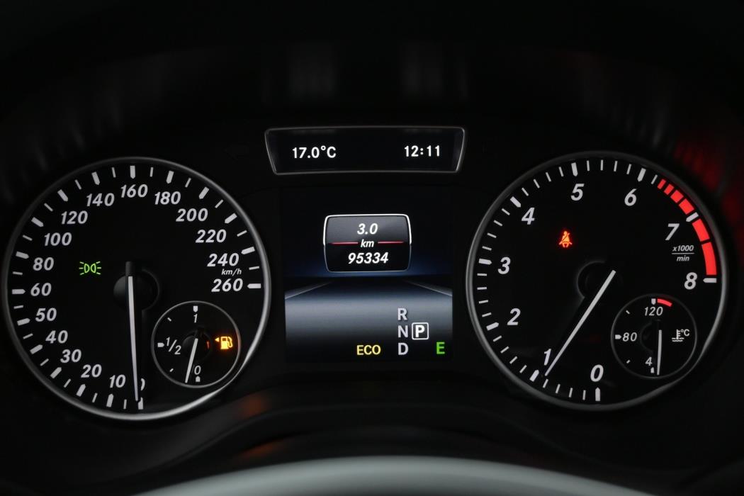 MERCEDES-BENZ A 2015