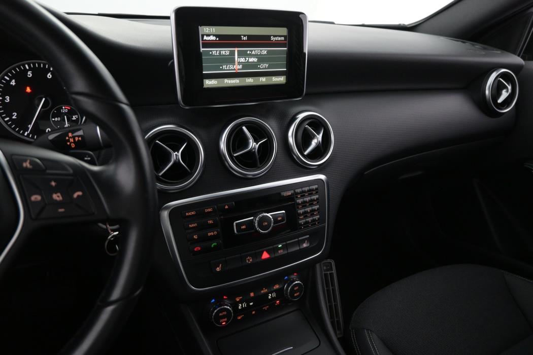 MERCEDES-BENZ A 2015