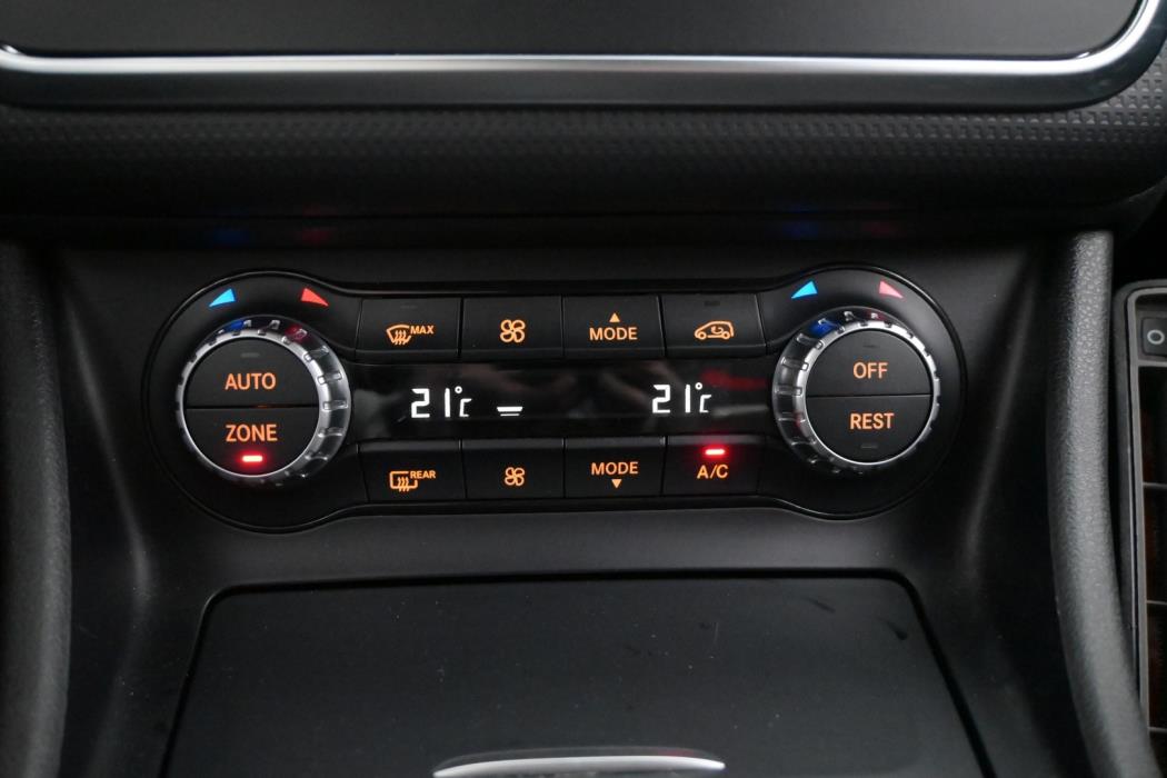 MERCEDES-BENZ A 2015