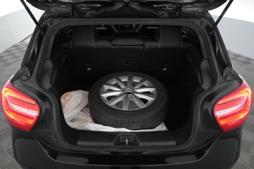 MERCEDES-BENZ A 2015