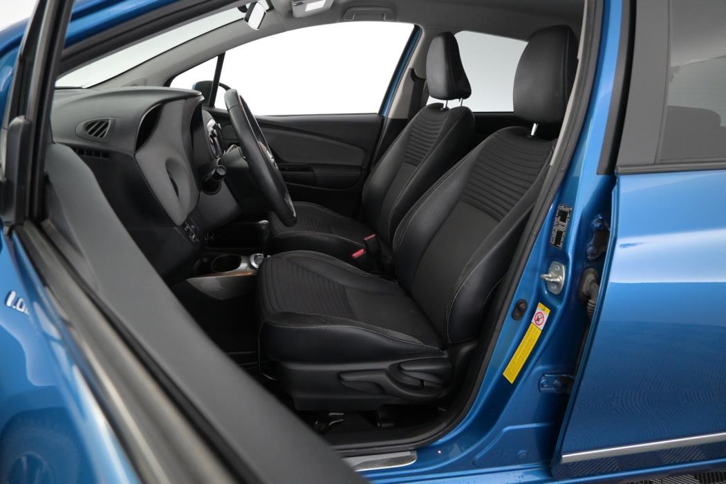 TOYOTA Yaris 2015