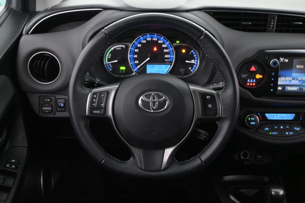 TOYOTA Yaris 2015